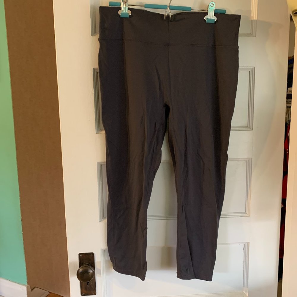 Fabletics Trinity High-Waisted Pocket Capri
